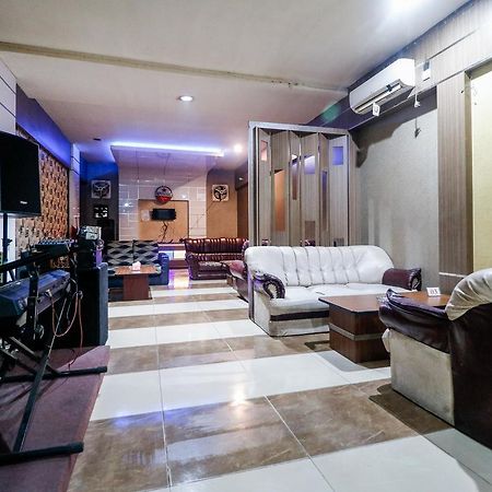 Reddoorz Plus Near Pasar Wisata プカンバル エクステリア 写真