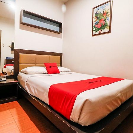 Reddoorz Plus Near Pasar Wisata プカンバル エクステリア 写真