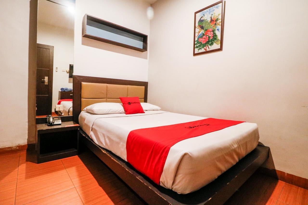 Reddoorz Plus Near Pasar Wisata プカンバル エクステリア 写真