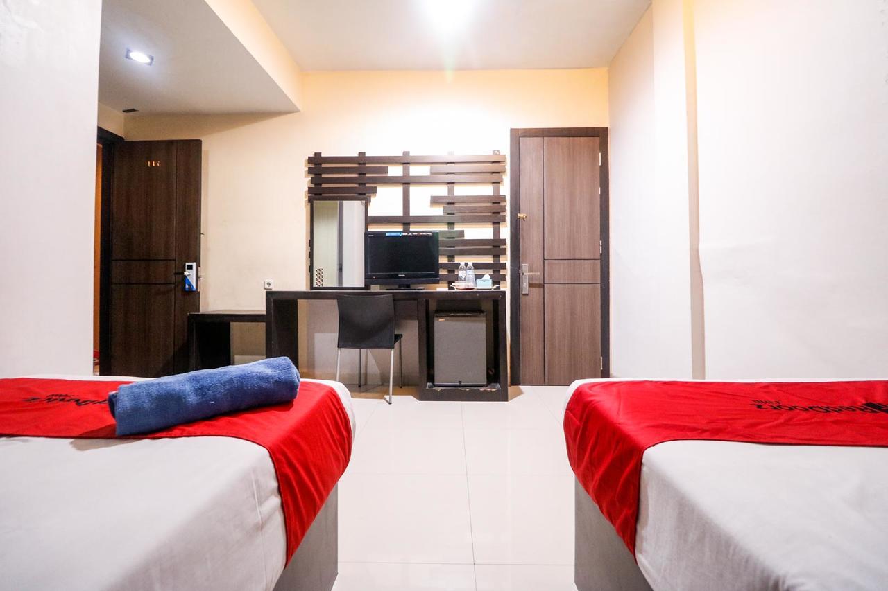 Reddoorz Plus Near Pasar Wisata プカンバル エクステリア 写真