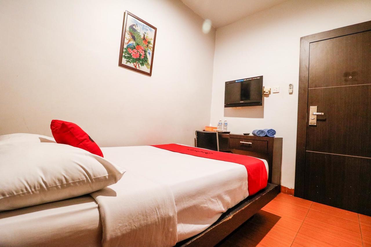 Reddoorz Plus Near Pasar Wisata プカンバル エクステリア 写真