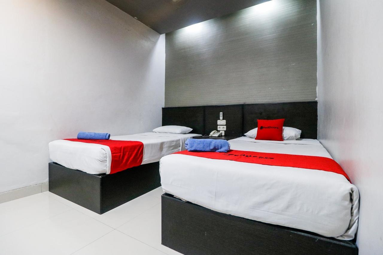 Reddoorz Plus Near Pasar Wisata プカンバル エクステリア 写真