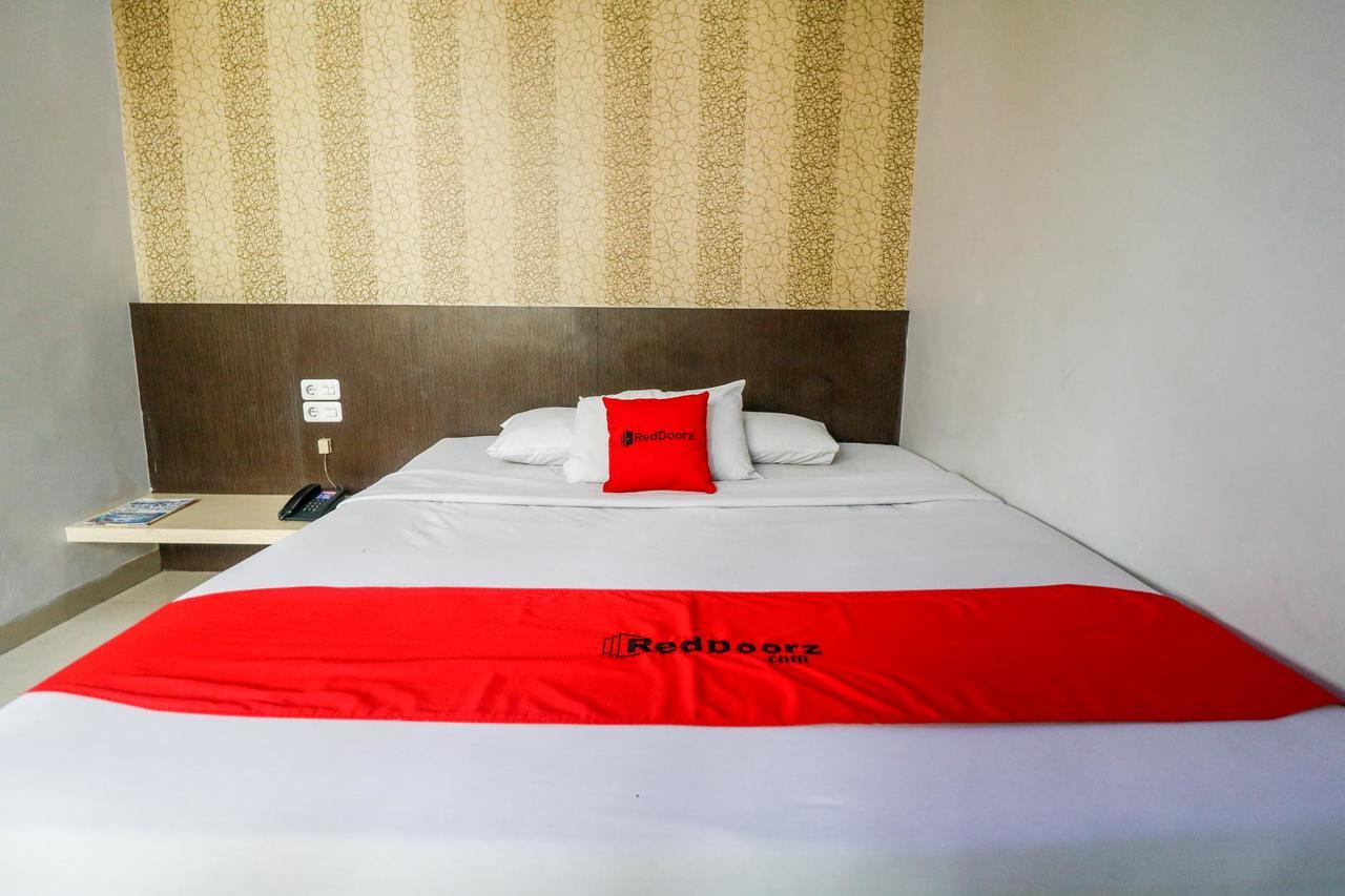 Reddoorz Plus Near Pasar Wisata プカンバル エクステリア 写真