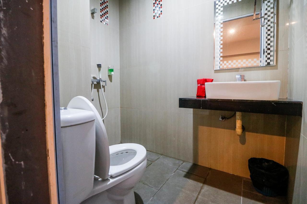 Reddoorz Plus Near Pasar Wisata プカンバル エクステリア 写真