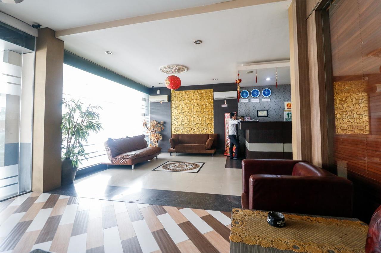 Reddoorz Plus Near Pasar Wisata プカンバル エクステリア 写真
