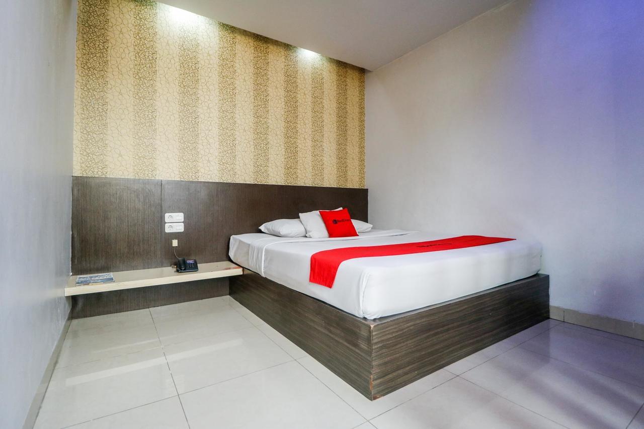 Reddoorz Plus Near Pasar Wisata プカンバル エクステリア 写真