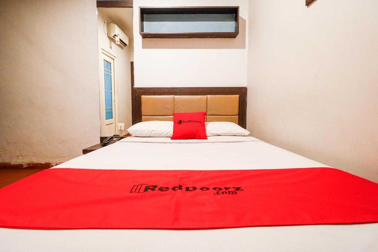 Reddoorz Plus Near Pasar Wisata プカンバル エクステリア 写真