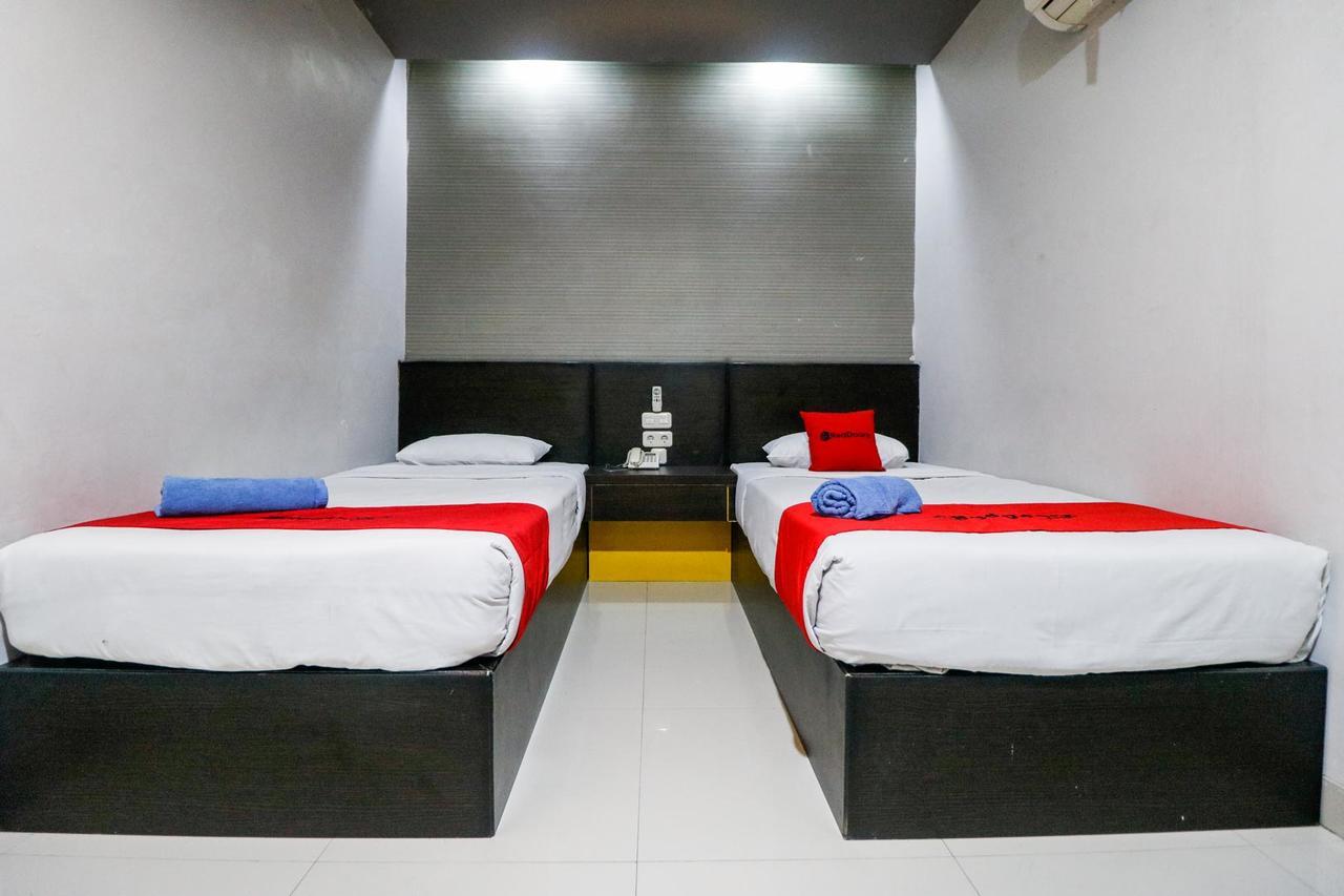 Reddoorz Plus Near Pasar Wisata プカンバル エクステリア 写真
