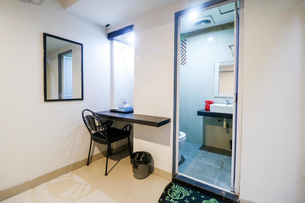 Reddoorz Plus Near Pasar Wisata プカンバル エクステリア 写真