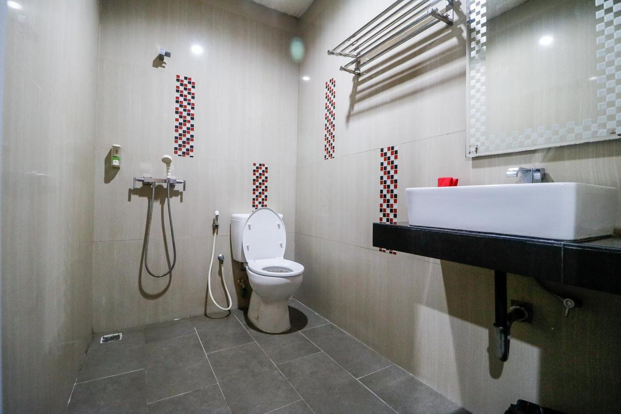 Reddoorz Plus Near Pasar Wisata プカンバル エクステリア 写真